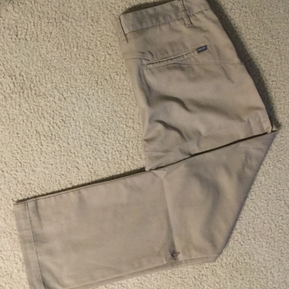 VOLCOM MODERN FIT CHINOS